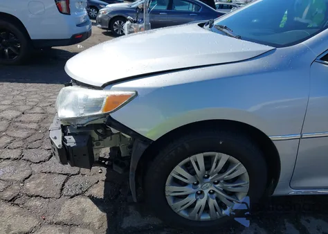 2014 Toyota Camry Le z USA, uszkodzony, nr VIN 4T1BF1FK6EU406107